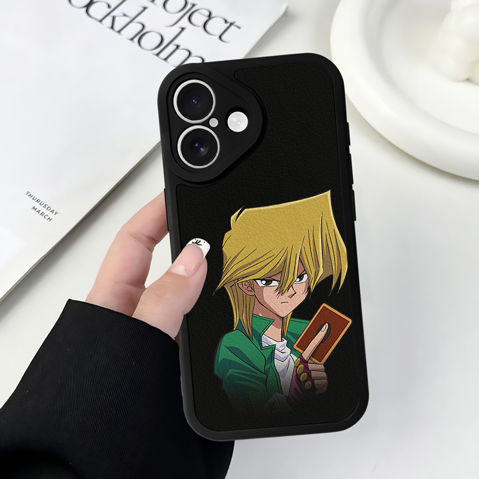 （画像用） 遊☆戯☆王 Yu-Gi-Oh! 【iPhone 16シリーズ対応】シリコンスマホケース（レザー調） 材質：シリコン
